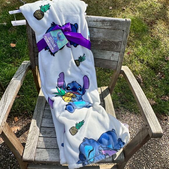Stitch Plush White Blanket Disney Soft Throw 50" x 70” Pineapple Adorable New - Picture 1 of 11